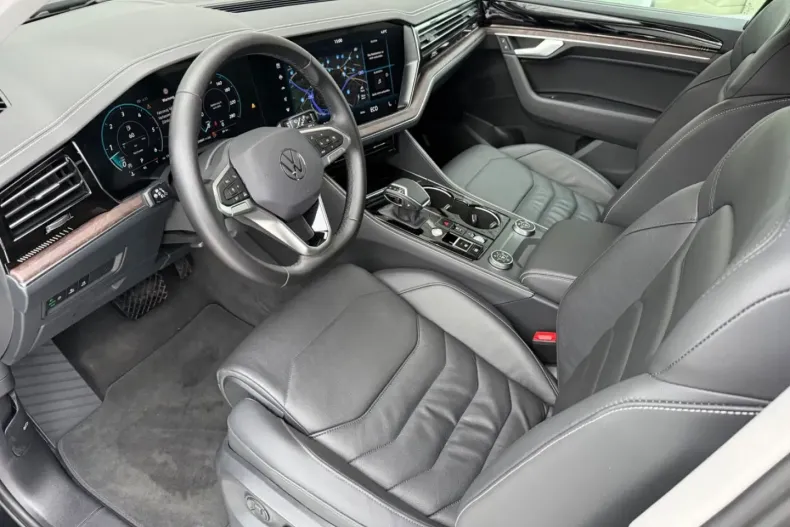 Volkswagen Touareg din 2025 cu 25.000 km - oferta VOL186193 - foto 8