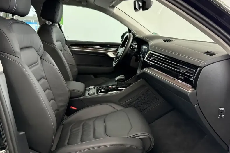 Volkswagen Touareg din 2025 cu 25.000 km - oferta VOL186193 - foto 9