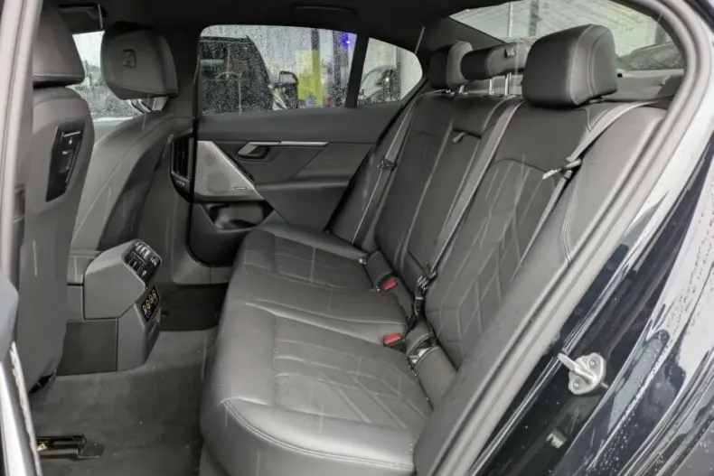 BMW 520 (Seria 5) din 2025 cu 25.036 km - oferta BMW186203 - foto 11