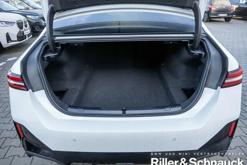 BMW 520 (Seria 5) din 2025 cu 21.597 km - oferta BMW186227 - foto 21