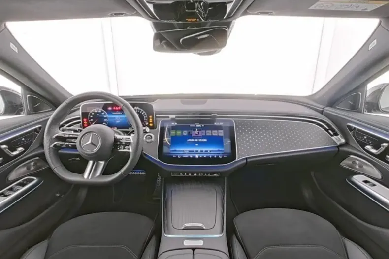 Mercedes-Benz E 400 (Clasa E) din 2025 cu 24.080 km - oferta MER186240 - foto 6