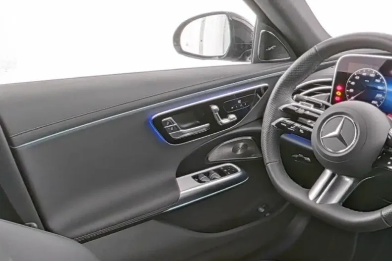 Mercedes-Benz E 400 (Clasa E) din 2025 cu 24.080 km - oferta MER186240 - foto 8