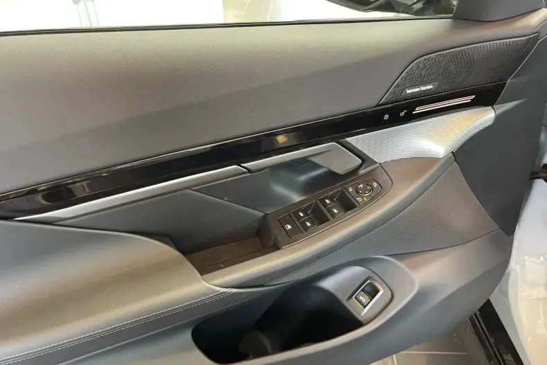 BMW 520 (Seria 5) din 2024 cu 5.969 km - oferta BMW186243 - foto 13