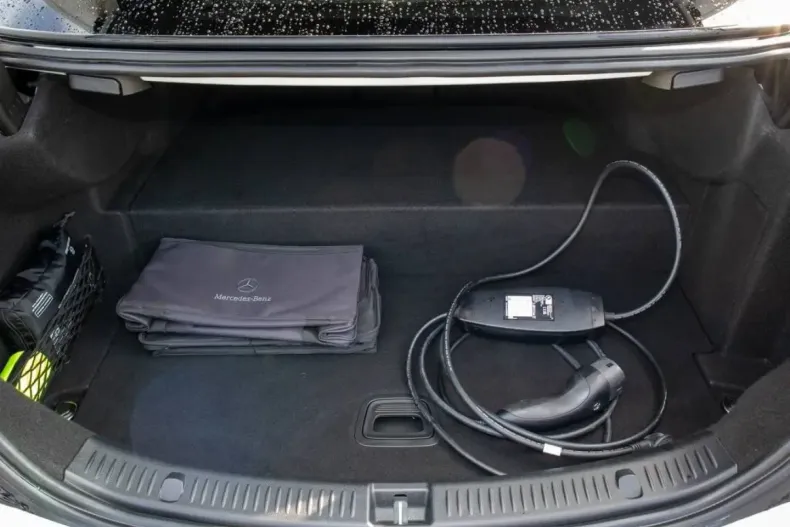 Mercedes-Benz E 300 (Clasa E) din 2022 cu 71.600 km - oferta MER186283 - foto 10