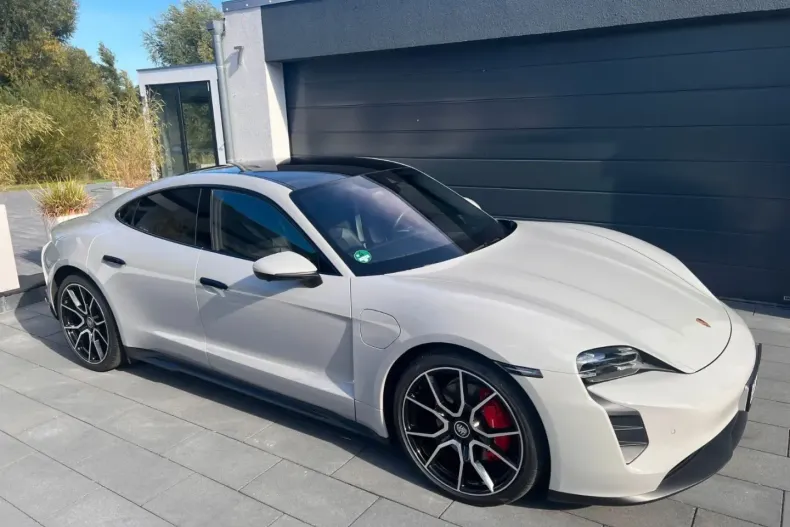 Porsche Taycan din 2023 cu 34.500 km - oferta POR186301 - foto 1