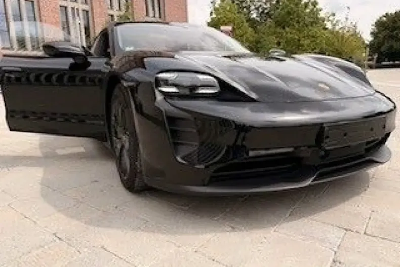 Porsche Taycan din 2023 cu 61.000 km - oferta POR186302 - foto 1