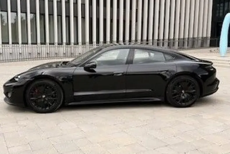 Porsche Taycan din 2023 cu 61.000 km - oferta POR186302 - foto 4