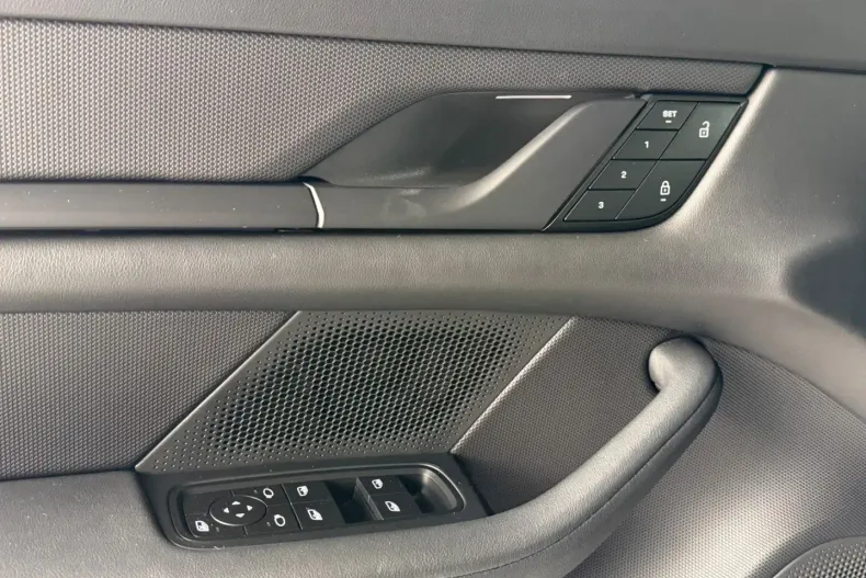 Porsche Taycan din 2023 cu 9.282 km - oferta POR186303 - foto 13