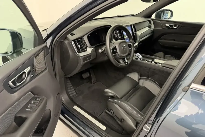 Volvo XC60 din 2025 cu 14.211 km - oferta VOL186322 - foto 10
