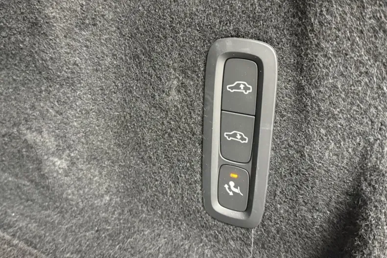 Volvo XC60 din 2025 cu 14.211 km - oferta VOL186322 - foto 16