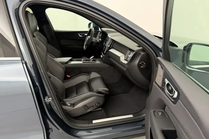 Volvo XC60 din 2025 cu 14.211 km - oferta VOL186322 - foto 19