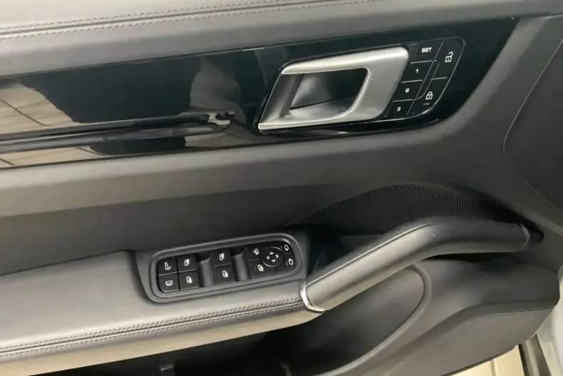 Porsche Cayenne din 2021 cu 67.989 km - oferta POR186424 - foto 12