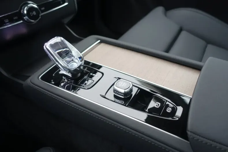 Volvo XC90 din 2025 cu 18.900 km - oferta VOL186438 - foto 14