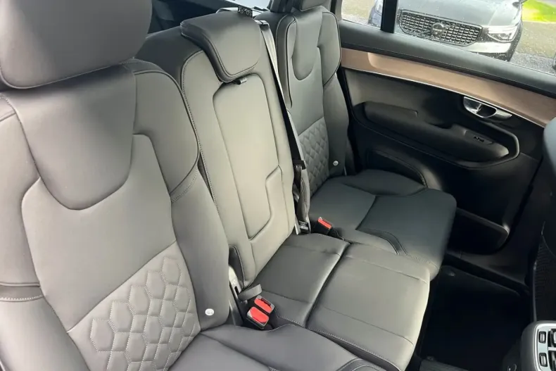 Volvo XC90 din 2025 cu 14.490 km - oferta VOL186440 - foto 12