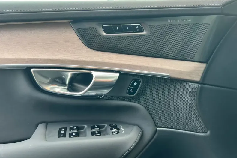 Volvo XC90 din 2025 cu 14.490 km - oferta VOL186440 - foto 16