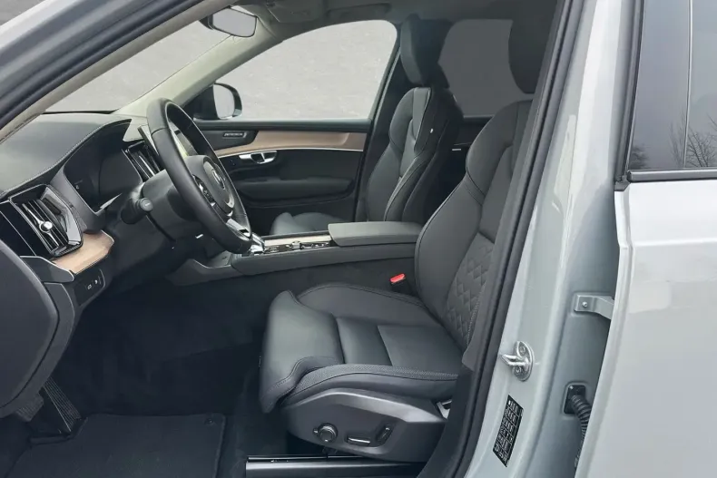 Volvo XC90 din 2025 cu 25.000 km - oferta VOL186456 - foto 4