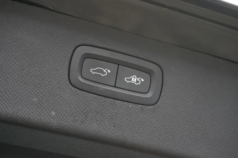 Volvo XC90 din 2023 cu 47.099 km - oferta VOL186462 - foto 8