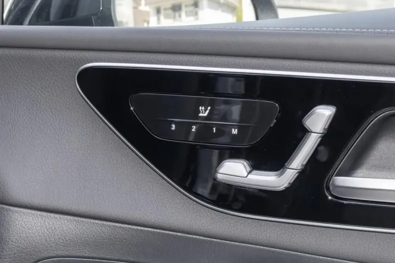 Mercedes-Benz GLC 200 (Clasa GLC) din 2025 cu 23.500 km - oferta MER186481 - foto 7