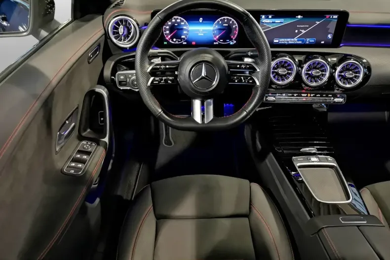 Mercedes-Benz CLA 200 (Clasa CLA) din 2024 cu 25.052 km - oferta MER186490 - foto 14