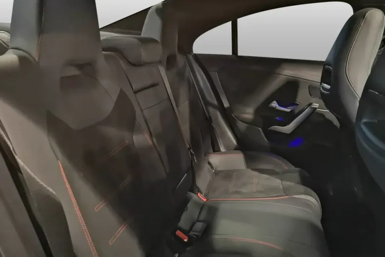 Mercedes-Benz CLA 200 (Clasa CLA) din 2024 cu 25.052 km - oferta MER186490 - foto 18