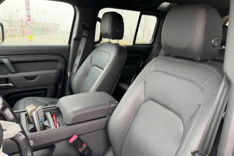 Land Rover Defender din 2024 cu 29.998 km - oferta LAN186500 - foto 11