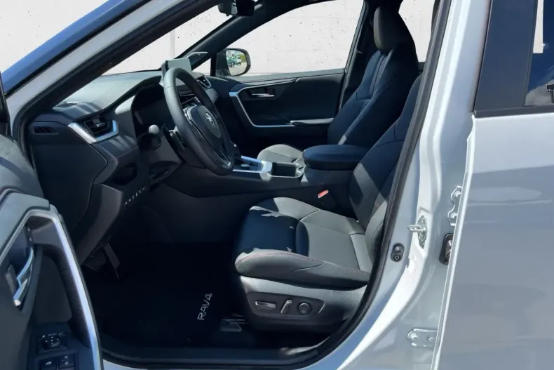 Toyota RAV4 din 2025 cu 6.800 km - oferta TOY186502 - foto 7