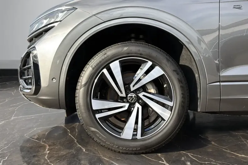 Volkswagen Touareg din 2024 cu 32.366 km - oferta VOL186514 - foto 3