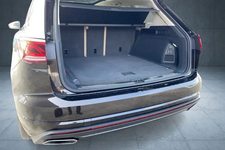 Volkswagen Touareg din 2025 cu 13.936 km - oferta VOL186516 - foto 13