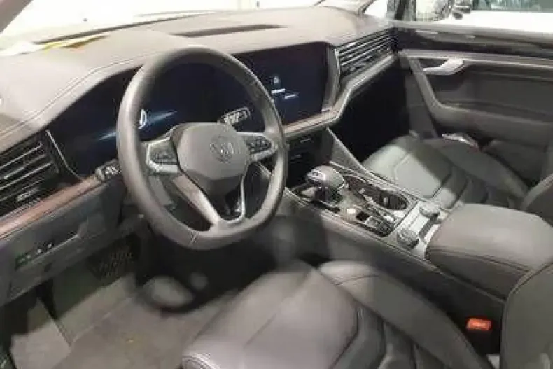 Volkswagen Touareg din 2025 cu 25.850 km - oferta VOL186518 - foto 4