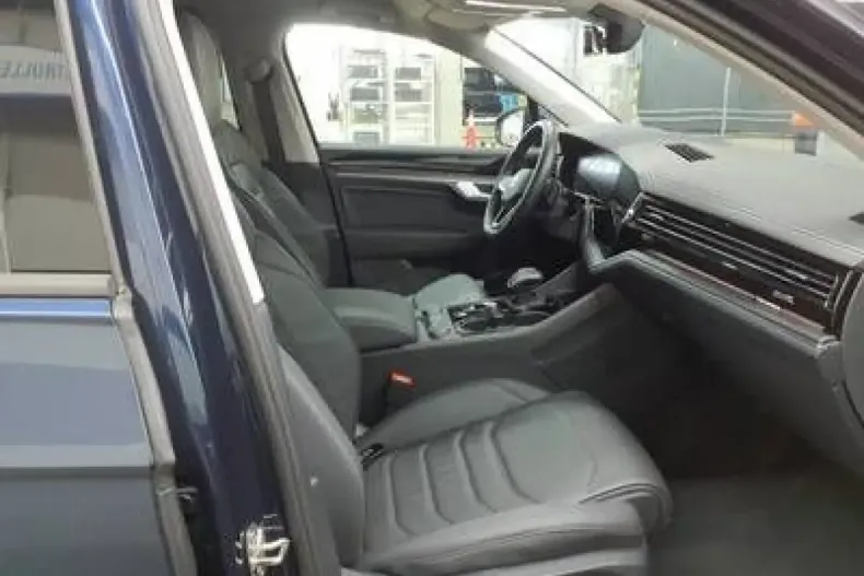 Volkswagen Touareg din 2025 cu 22.300 km - oferta VOL186527 - foto 3