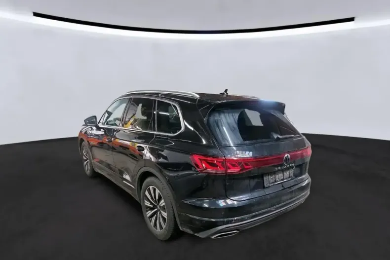 Volkswagen Touareg din 2024 cu 63.145 km - oferta VOL186528 - foto 3