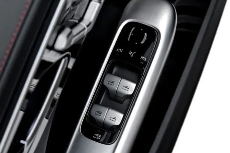 Mercedes-Benz C 43 AMG (Clasa C) din 2024 cu 9.700 km - oferta MER186544 - foto 15