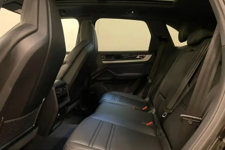 Porsche Cayenne din 2024 cu 14.750 km - oferta POR186552 - foto 12