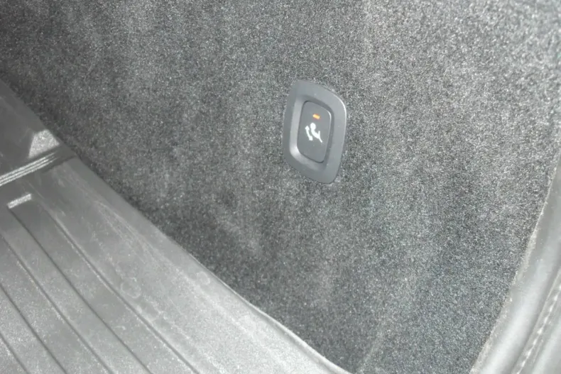 Volvo XC60 din 2021 cu 76.635 km - oferta VOL186579 - foto 8