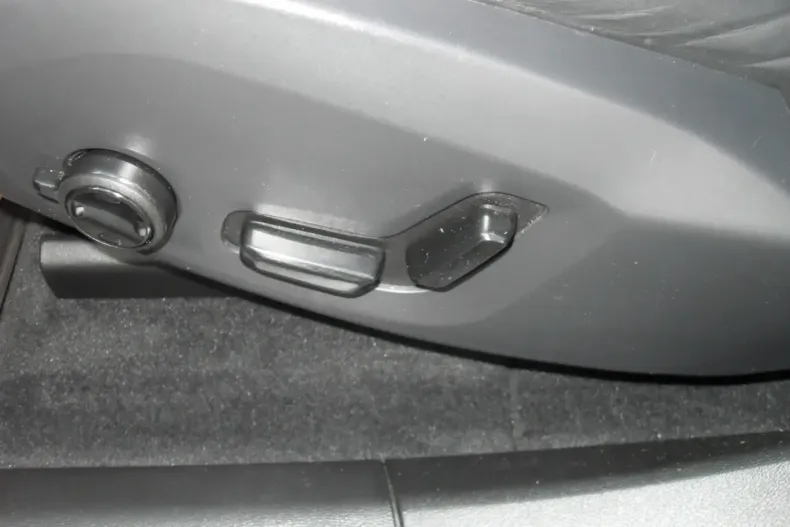 Volvo XC60 din 2021 cu 76.635 km - oferta VOL186579 - foto 12