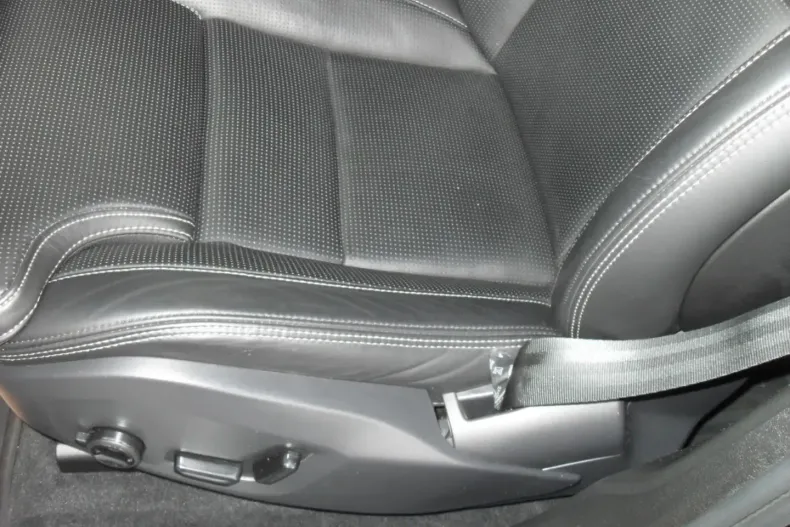 Volvo XC60 din 2021 cu 76.635 km - oferta VOL186579 - foto 13