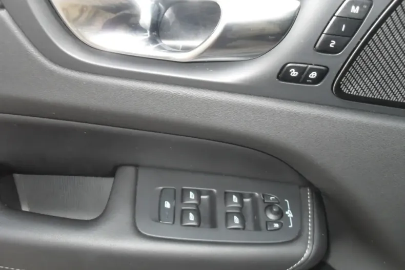 Volvo XC60 din 2021 cu 76.635 km - oferta VOL186579 - foto 15