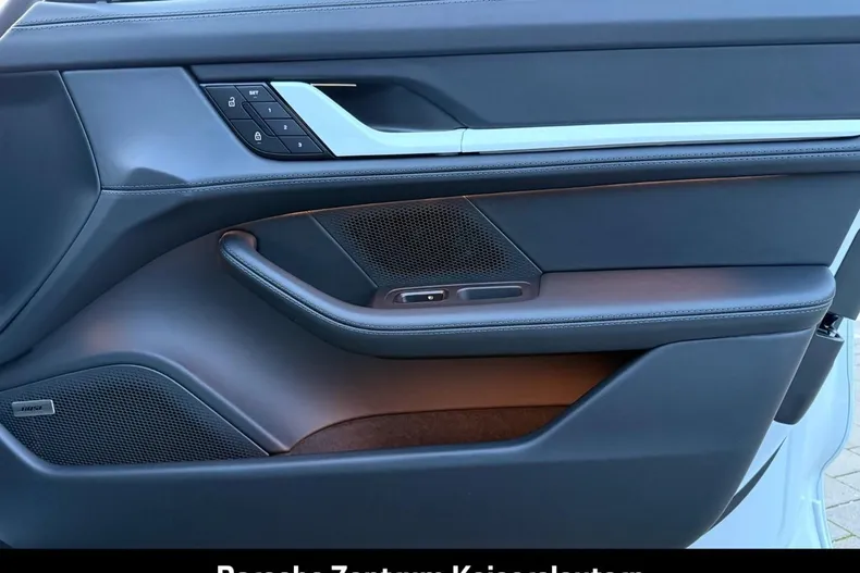 Porsche Taycan din 2026 cu 9.900 km - oferta POR186624 - foto 21