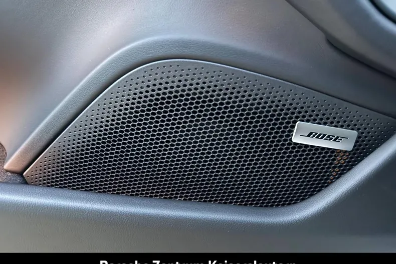 Porsche Taycan din 2026 cu 9.900 km - oferta POR186624 - foto 36