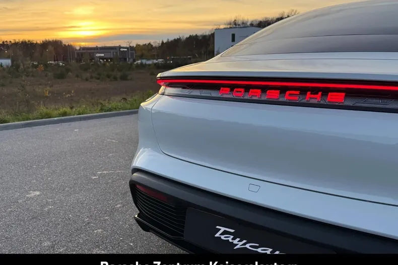 Porsche Taycan din 2026 cu 9.900 km - oferta POR186624 - foto 40