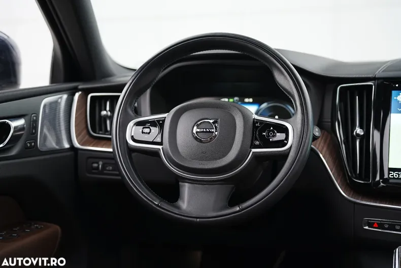 Volvo XC60 din 2021 cu 97.200 km - oferta VOL186647 - foto 32