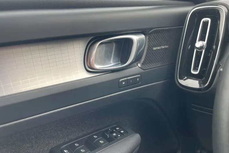 Volvo XC40 din 2022 cu 47.912 km - oferta VOL186655 - foto 9