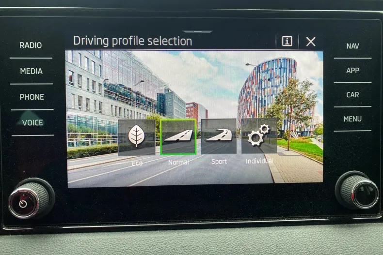 Skoda Karoq din 2023 cu 53.198 km - oferta SKO186668 - foto 12