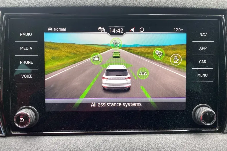 Skoda Karoq din 2023 cu 53.198 km - oferta SKO186668 - foto 13