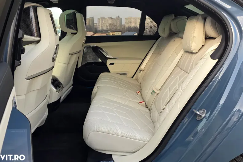 BMW M7 (Modele M) din 2025 cu 4.000 km - oferta BMW186678 - foto 9