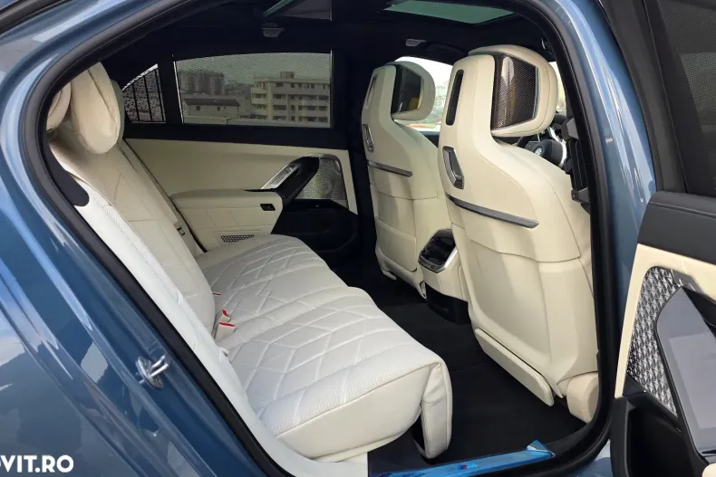 BMW M7 (Modele M) din 2025 cu 4.000 km - oferta BMW186678 - foto 12
