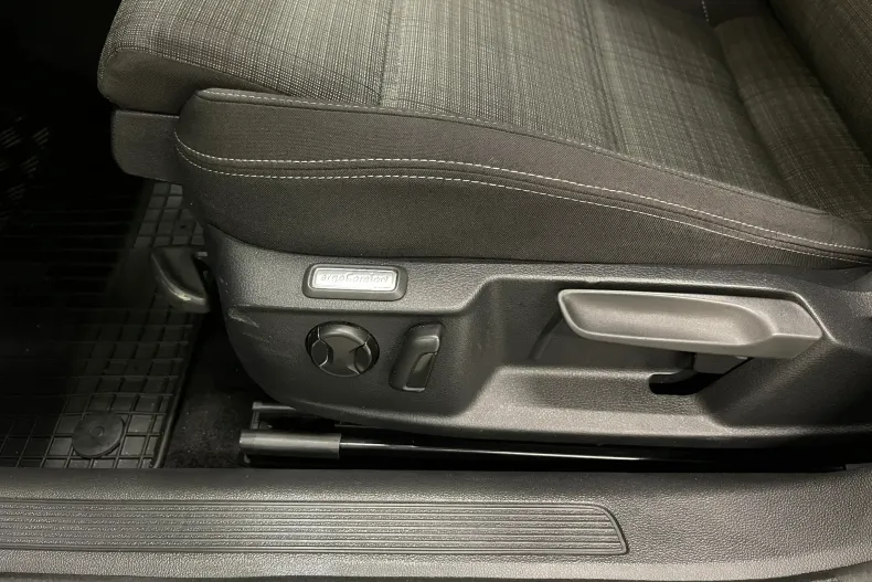 Volkswagen Passat din 2021 cu 161.723 km - oferta VOL186691 - foto 23