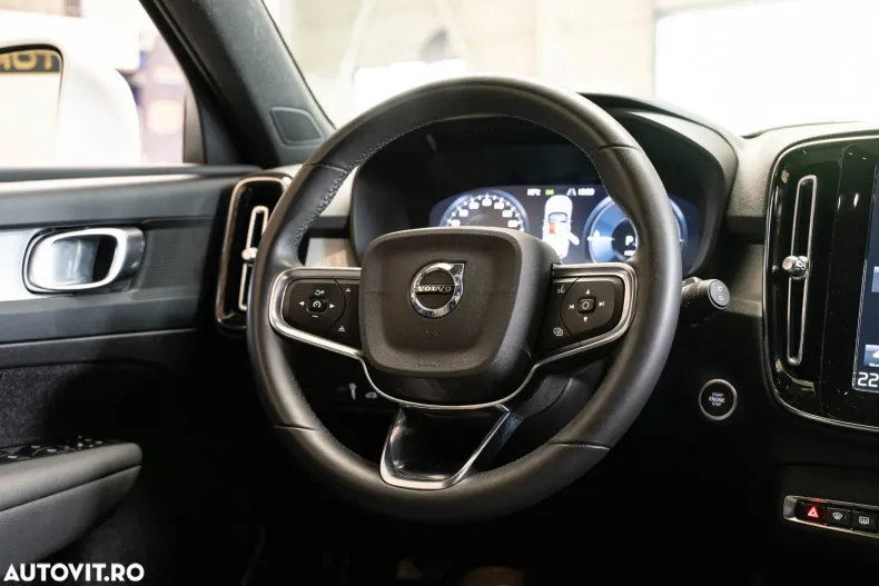 Volvo XC40 din 2022 cu 120.682 km - oferta VOL186730 - foto 14
