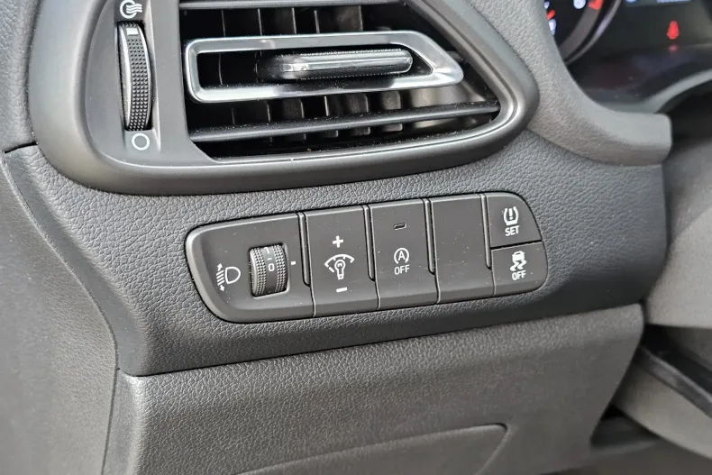 Hyundai i30 din 2021 cu 173.000 km - oferta HYU186784 - foto 28