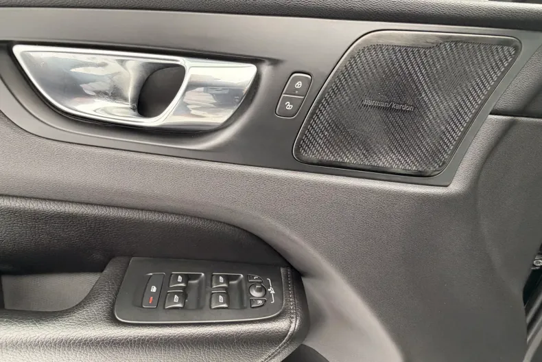 Volvo XC60 din 2020 cu 114.397 km - oferta VOL186802 - foto 25